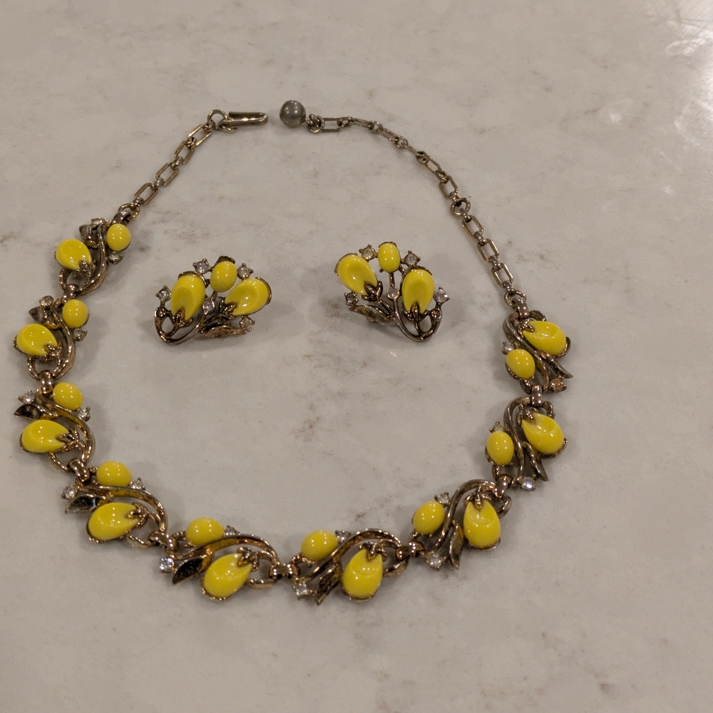 Vintage 1950 - 1960 Trifari Yellow and Gold Necklace And Clip Earrings